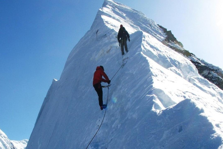 Népal : expédition guidée de 30 jours - Mera, Island et LobucheNépal : Ascension des trois sommets - Mera, Island, ascension de luxe à Labuche.
