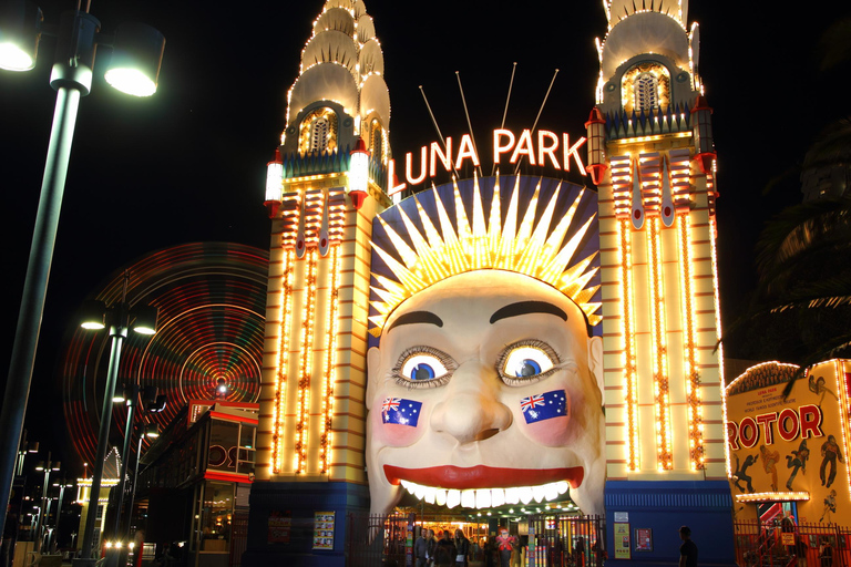 Sydney: Bus & Boat Night Tour to see Sydney Sparkling