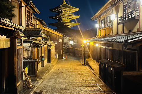 Kioto:Tour nocturno a pie por el distrito de Gion para un máximo de 7 personasKioto:Tour a pie en grupo reducido por el distrito de Gion.