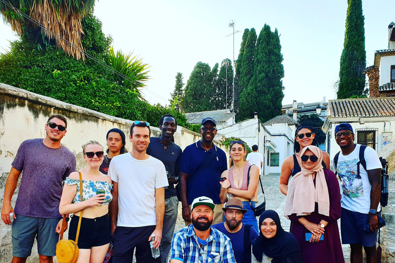 Arte urbano y visita a las cuevas de Granada