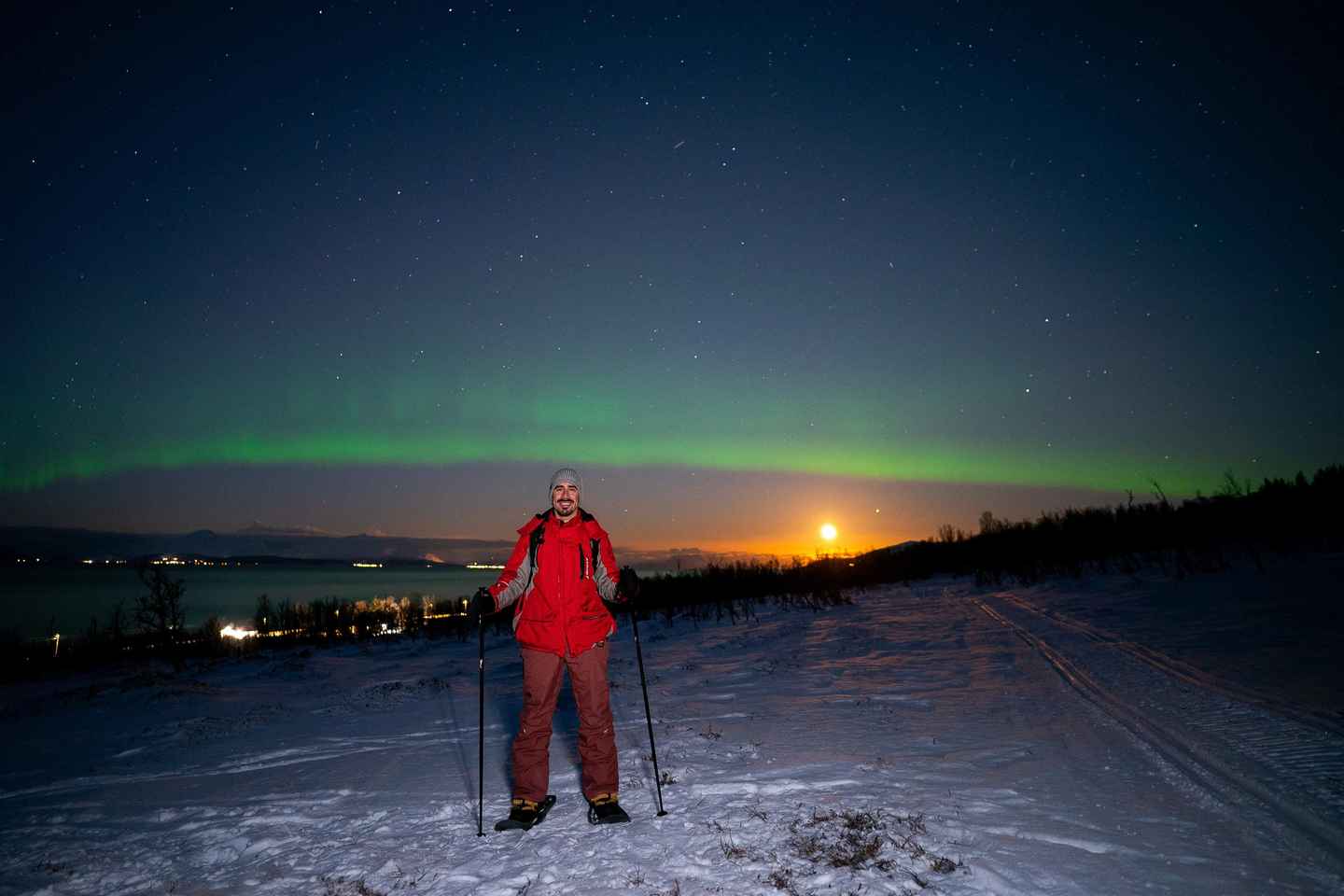 Tromsø: Aurora Crystal Lavvo Experience with Snowshoeing