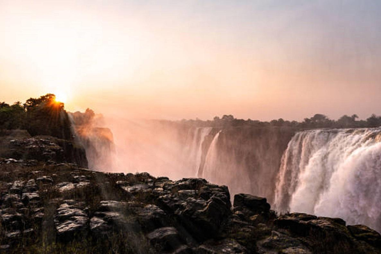 Aventura de lujo de un día en las cataratas Victoria con vuelo en helicóptero