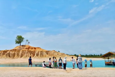 Bintan: Desert and Blue Lake Tour
