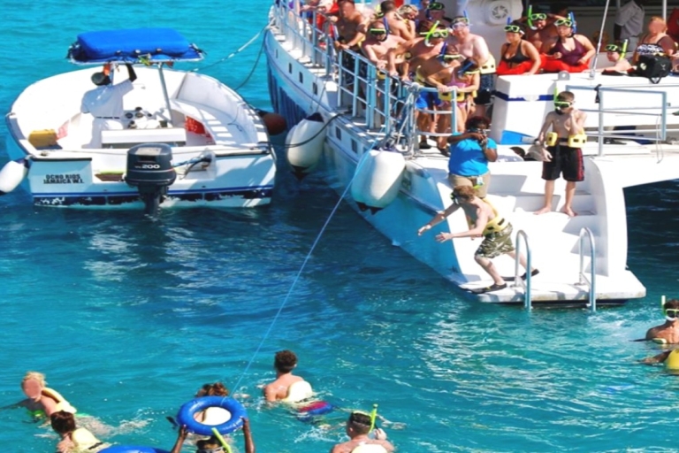 Rafting en bambou, bateau de fête en catamaran et plongée en apnée à MontegoBRafting en bambou, bateau de fête en catamaran et plongée en apnée à MoBay