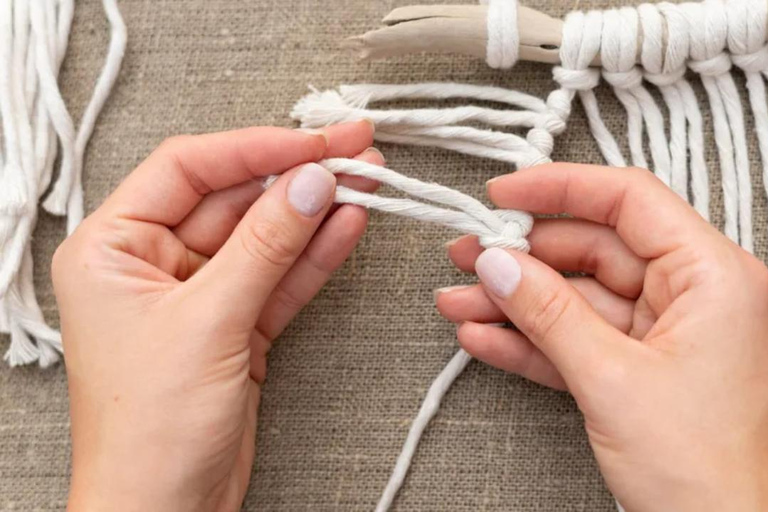 Leipzig: Macrame Advent Calendar Workshop with Custom Design