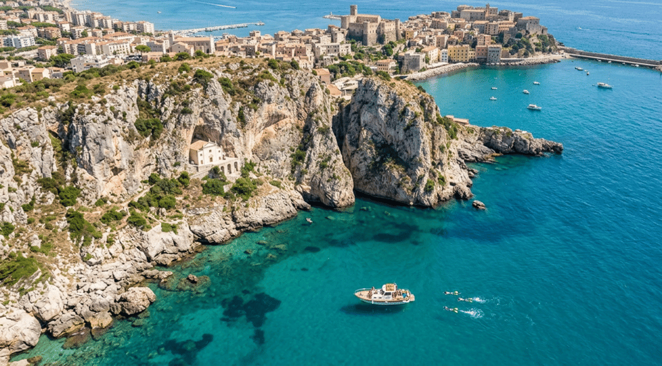 Depuis Rome : excursion privée d'une journée à Gaeta avec sortie en bateau et snorkeling