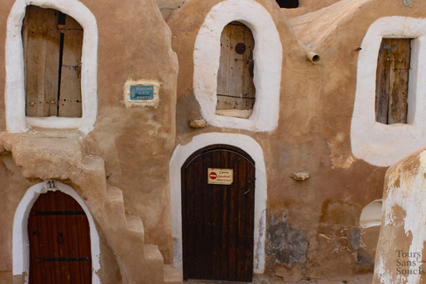 Djerba: Ksar Ghilane e barco pirata – 2 dias de aventura e descobertaDjerba: Ksar Ghilane e Barco Pirata – 2 dias de aventura e descoberta