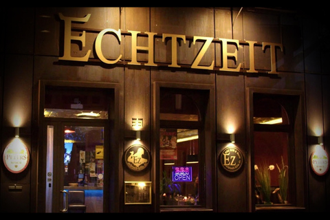 Cologne: Echtzeit Burlesque Dinner Night: BBQ & Drinks vs. Glitz & Glamour Cologne: Real-Time Burlesque Dinner Night: BBQ & Drinks vs. Glitz & Glamour
