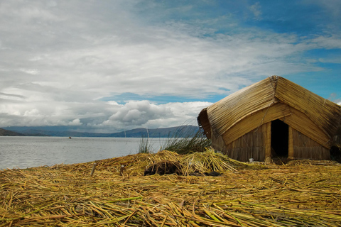 Besök Titicaca Treasures: Utforska flytande öar och Taquile