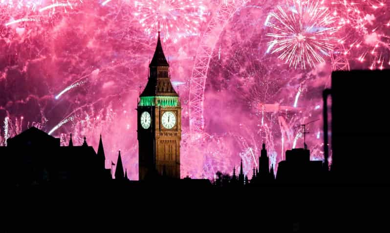 London: New Year's Eve Traitors Gate Pub & Fireworks Cruise