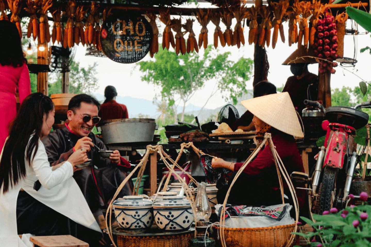 Nha Trang: Food and Cultural Experience with Folk Show