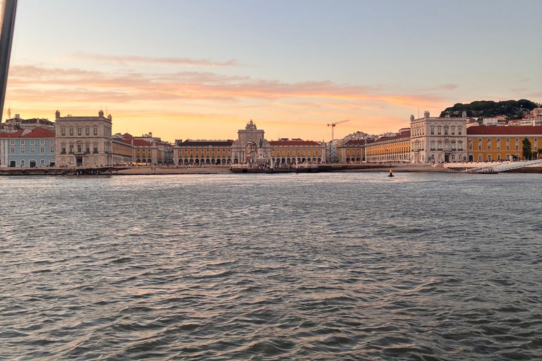 Sunset aboard a sailboat in Lisbon! Sunset aboard a sailing boat in Lisbon!