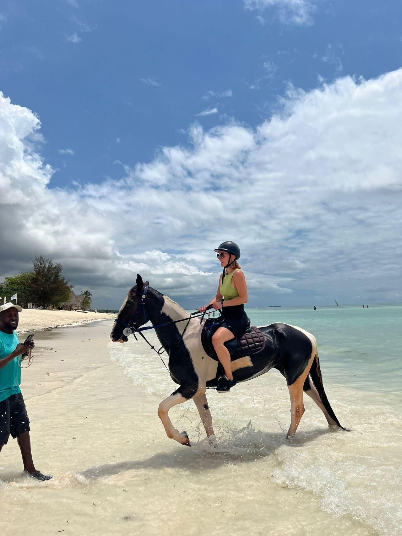 Sansibar: Strandausritt und Schwimmen mit dem Pferd