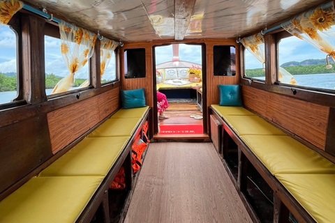 Phuket : sortie en bateau à longue queue privé dans la baie de Phang NgaPhuket : sortie privée en bateau à longue queue dans la baie de Phang Nga