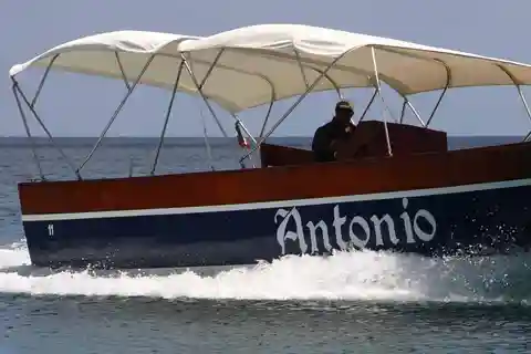 Taormina: tour in barca lungo la costa di Savoca e Taormina