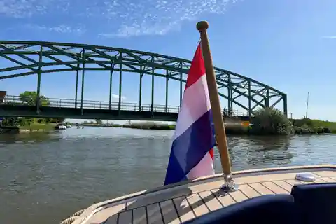 Schipluiden: Private Boat Tour to Rotterdam