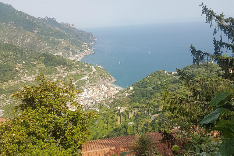 Sorrento: Tour de día completo en grupo reducido por la Costa Amalfitana