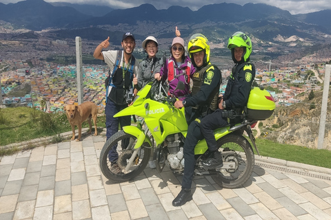 Bogotá: rondleiding Comuna El Paraíso met kabelbaanOphaalservice buiten de wijk La Candelaria