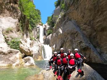 Split/Zadvarje: Canyoning i Cetina-floden med certifierade guider