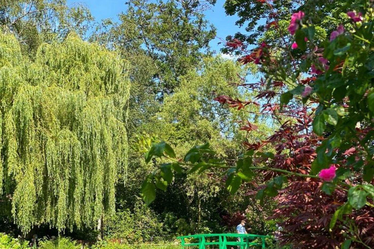 Paris: Private Guided Tour in Giverny Monet's House Paris: Private Guided Tour in Giverny Monet's House & Tast.