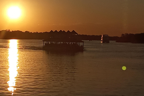 Zambezi boottocht bij zonsondergang