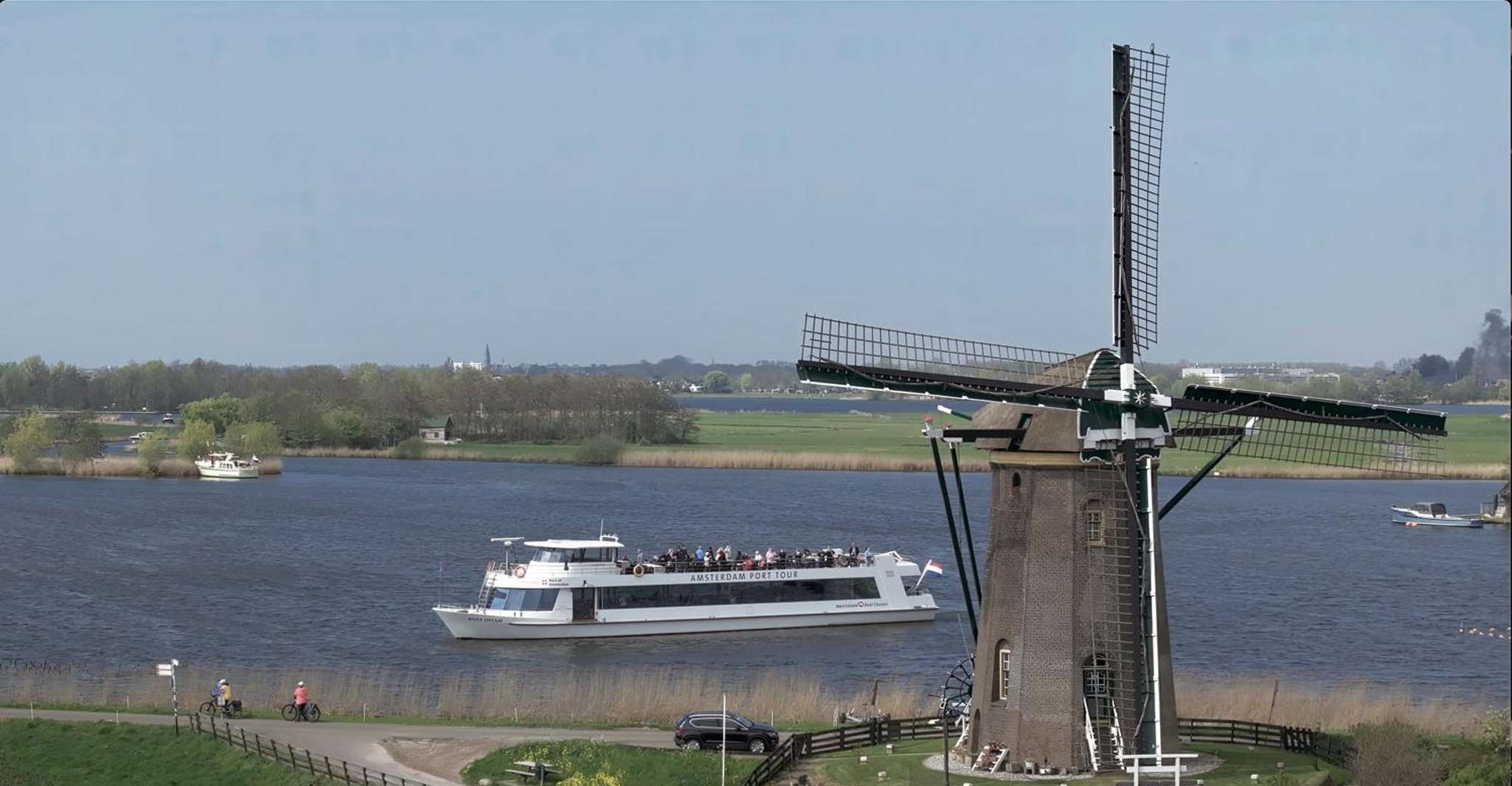 Amsterdam: Tour to Keukenhof Gardens with Windmill Cruise photo 6