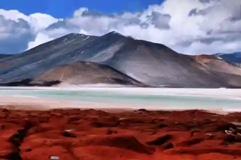 Triple Tour: Red Stones, Highland Lagoons and Chaxa Lagoon