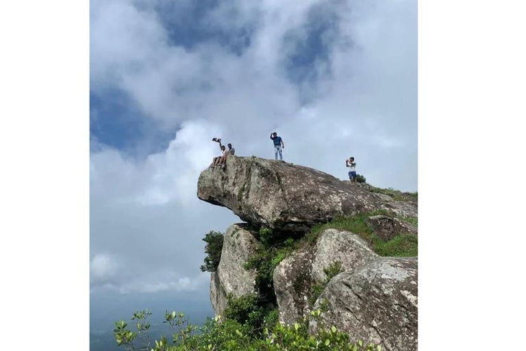 Kandy: Hanthana Katusukonda Hike, Tea & Waterfall Day Tour