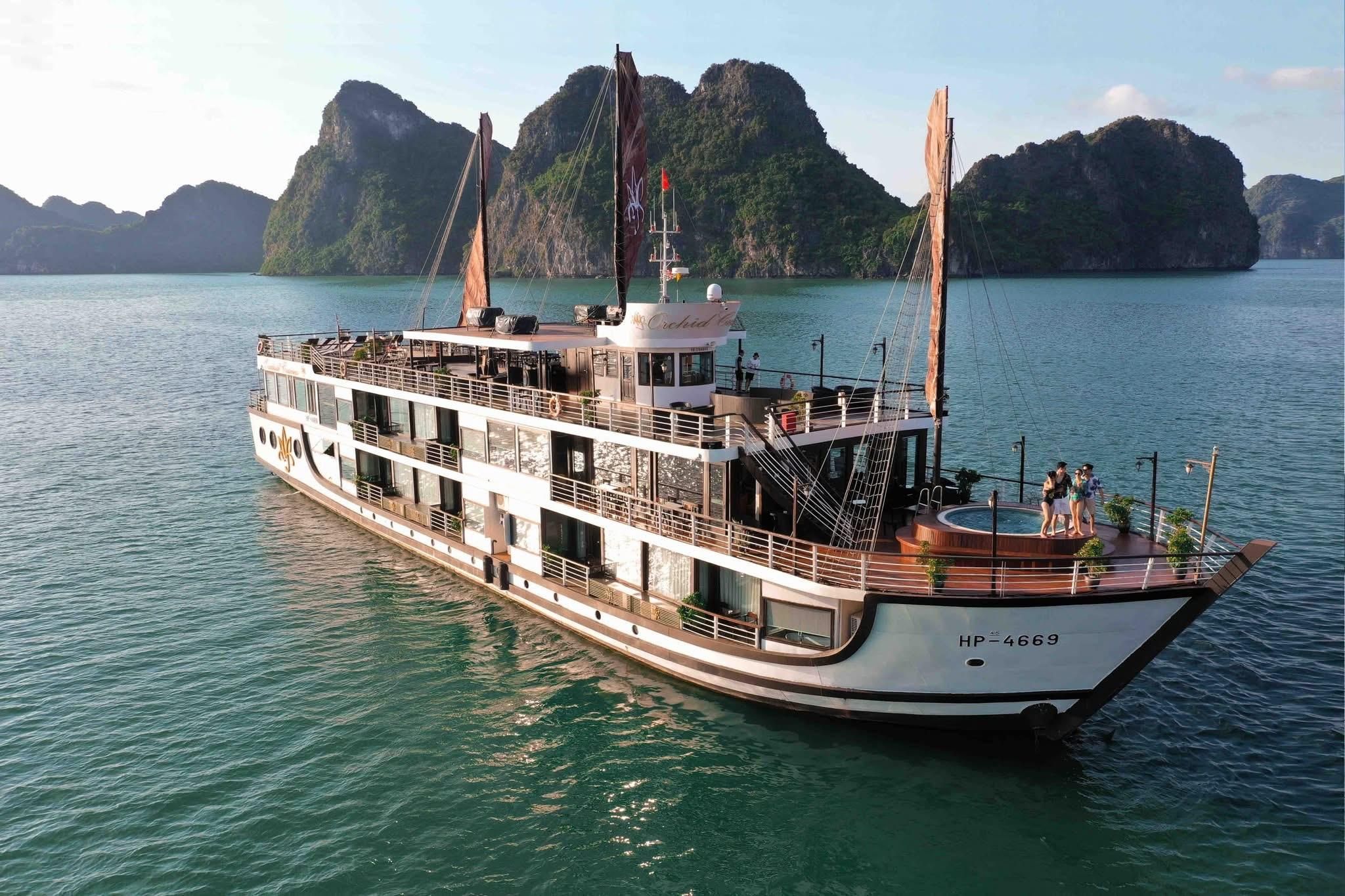 Hanoi: 2-tägige Kreuzfahrt in der Lan-Ha-Bucht, Dorf Viet Hai & Mahlzeiten
