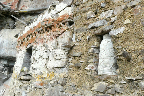 Chachapoyas: Mausoleos de Revash y Museo de Leymebamba