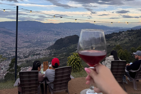 Medellín: Sunset Mirador Tour with Reserved Gastropub Table