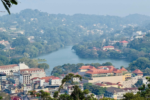Kandy: Day Tour Explore 10 Top Attractions Tickets Included