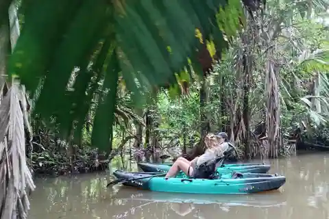Tortuguero: Excursión en Kayak por los Canales Naturales