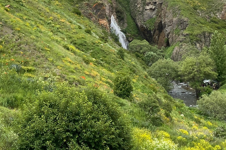 Yerevan: 2-Day Waterfalls and Nature Tour