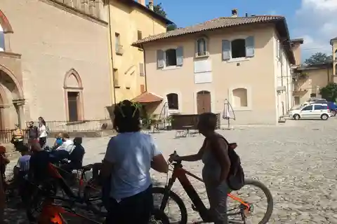 PASSEIO DE BICICLETA EM BOLONHA
