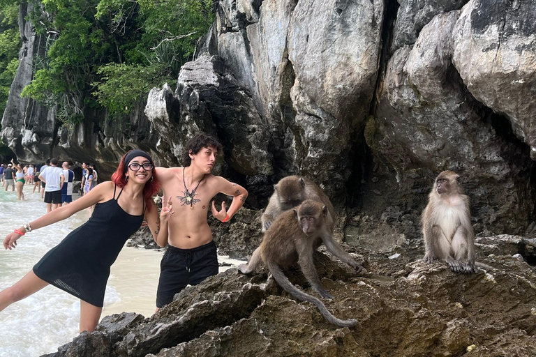 Aonang: Phi Phi Island 1-dniowa wycieczka łodzią motorową z lunchem