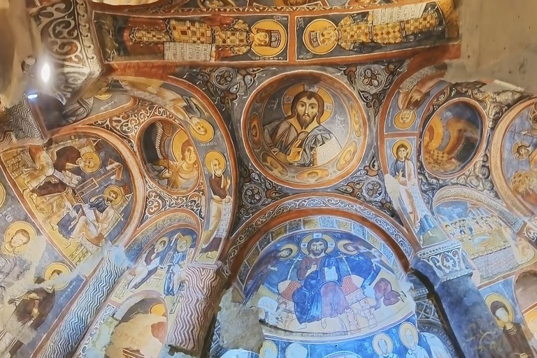 Rode en groene hoogtepunten tour door CappadociëGroepstour is alleen inclusief gids en auto