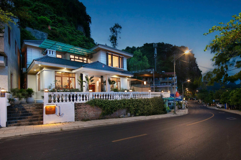 2-tägige Ha Long Bay Island Cruise Tour mit einem 3-Sterne-Kreuzfahrtschiff