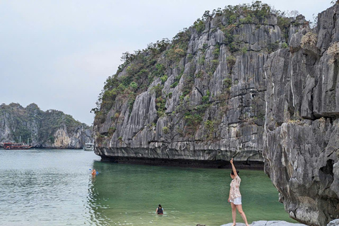 Hanoi/Hafen : 2-tägige Ha Long &amp; Lan Ha Bucht auf LuxuskreuzfahrtenLimousinenbus von Hanoi nach Ha Long