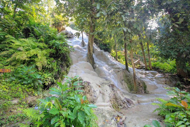 Geniet van de Sticky Waterval & Chet Si Fontein Nationaal Park