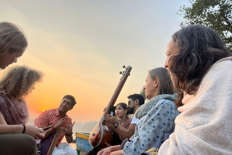 Delhi: meditación espiritual y paseo en barco con un músico folclóricoDelhi: meditación espiritual y paseo en barco con un músico folclórico como guía
