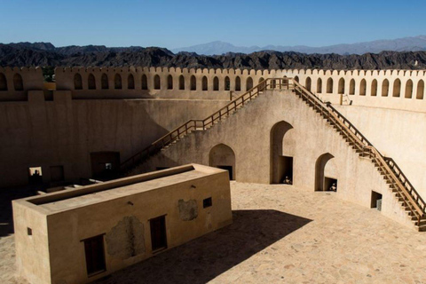 Excursión privada de un día a Nizwa y Yabal Shams (Gran Cañón)