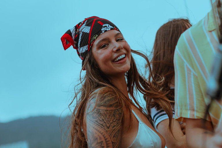 Rio de Janeiro: Sunset Boat Party with DJ and Drinks