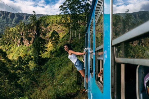 Kandy: Fahrt mit dem Panoramazug nach Ella 2. Klasse Reservierte Tickets