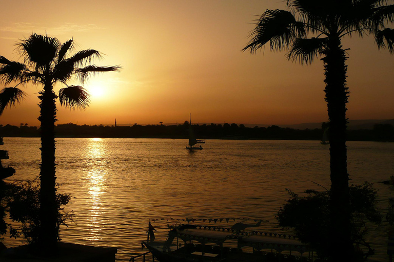 Luxor: Historic Corniche Walking Experience with Refreshment