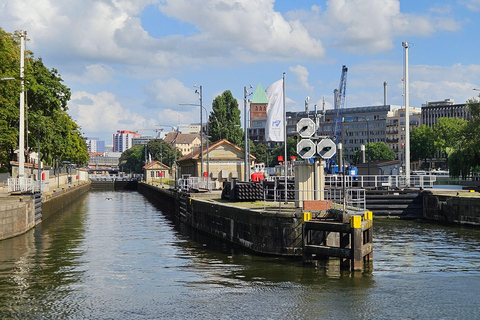 Berlin: Spree Cruise with Heated Electric Ship + Live Guide