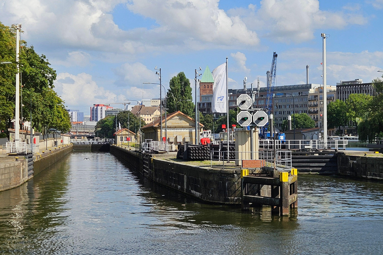 Berlin: Spree Cruise with Heated Electric Ship + Live Guide