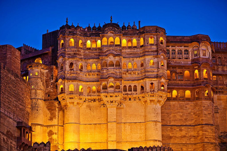 Tour di 7 giorni del Triangolo d&#039;Oro Jodhpur Udaipur da DelhiQuesta opzione include trasporto e guida