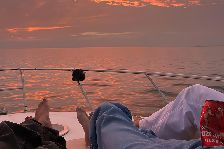 2 h Cádiz Experience on Private Yacht + Sherry wine tasting