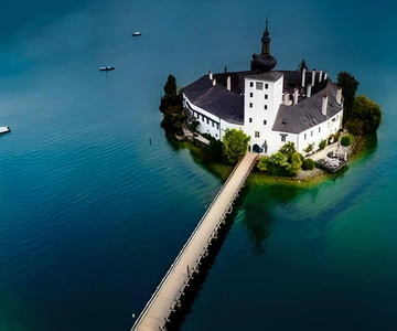 Vienna: Wachau, Hallstatt & Salzburg Trip through Traunsee